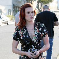 Rumer Willis exits Neil George Salon carrying a garment bag | Picture 111180